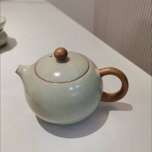 Simple Ceramic Teapot with Rounded Shape